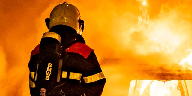 Drie auto‘s zwaar beschadigd na autobrand in Veenendaal