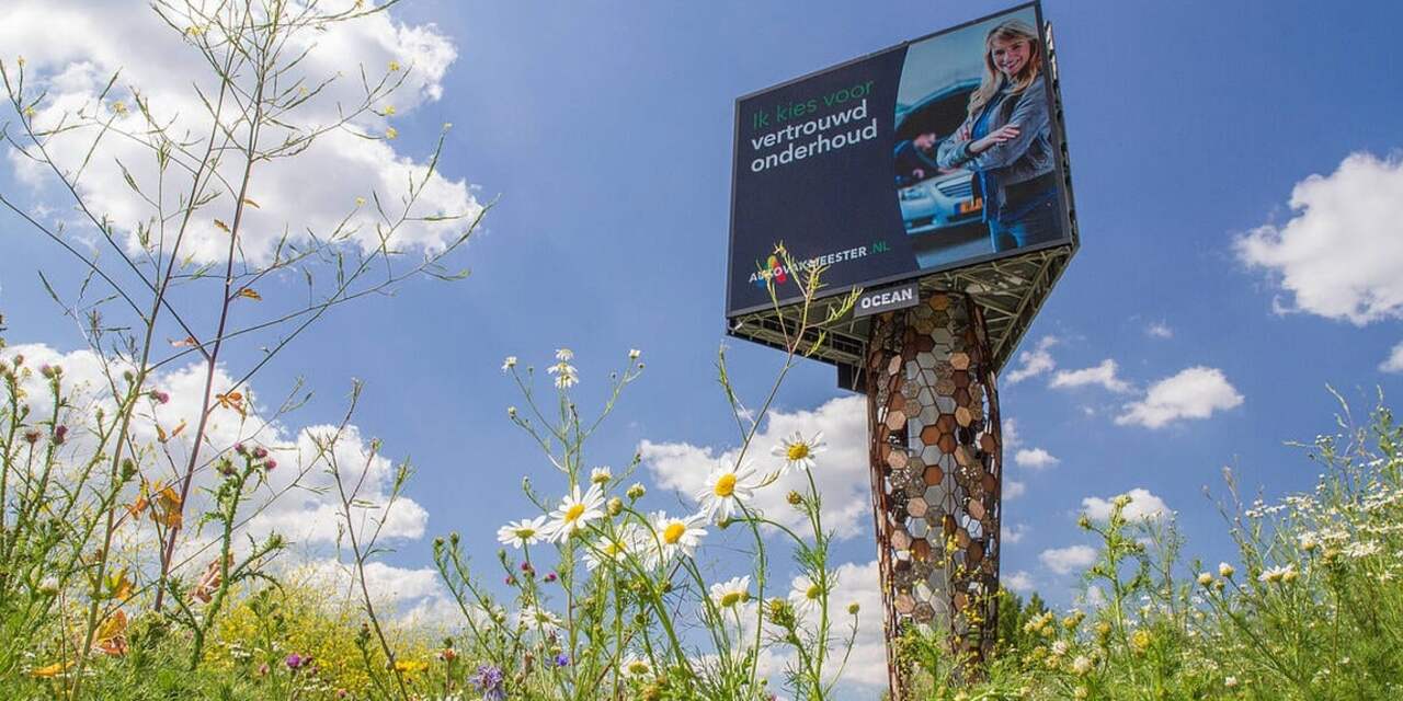 Gemeente Utrecht plaatst bijenhotel in reclamemast langs A2