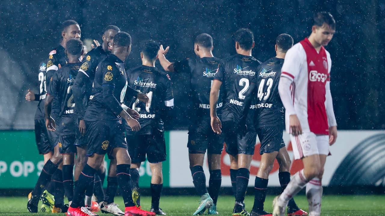 Telstar viert de winnende treffer tegen Jong Ajax.