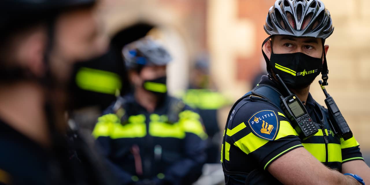 Man zakt in elkaar na arrestatie op Rijswijkseplein, reanimatie door agenten