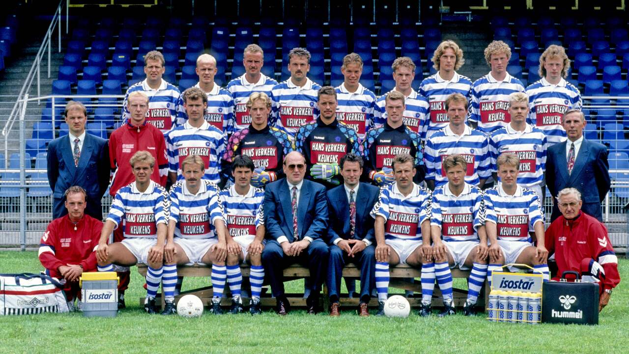 Kistemaker met de selectie van De Graafschap voorafgaand aan het Eredivisie-seizoen 1991/1992.