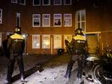 Politie moest vannacht 'te vaak' hulpverleners beschermen, agenten gewond