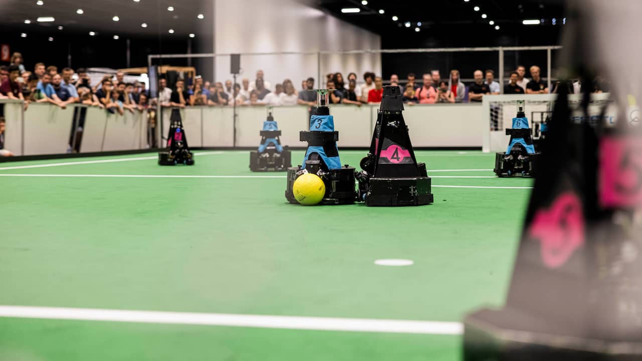 Coupe du monde de football robot à nouveau remportée par des robots d’étudiants d’Eindhoven |  Technologie et sciences