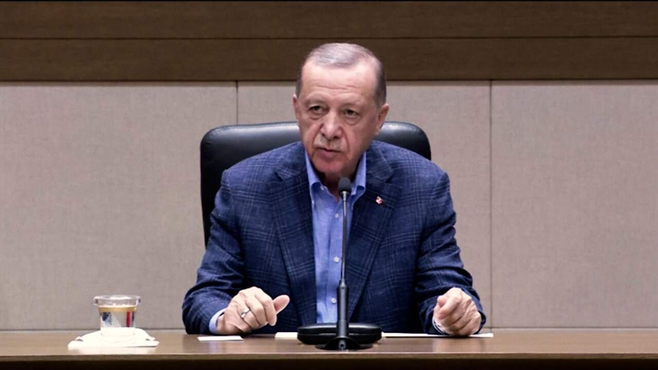 Beeld uit video: Erdogan noemt aanslag op winkelstraat in Istanboel 'laffe aanval'