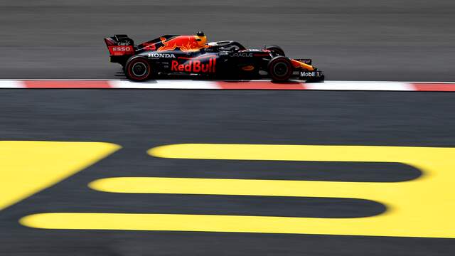 Max Verstappen in actie tijdens de kwalificatie.