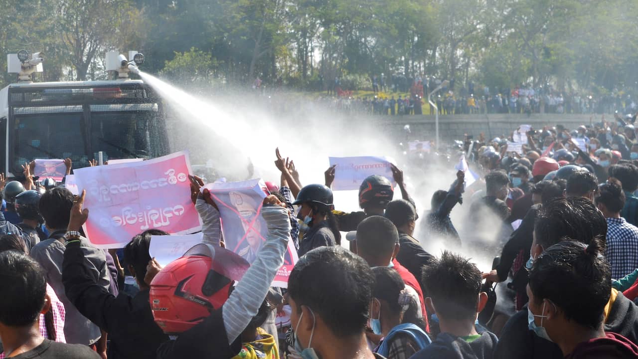 First demonstrator dies as a result of protests in Myanmar |  NOW