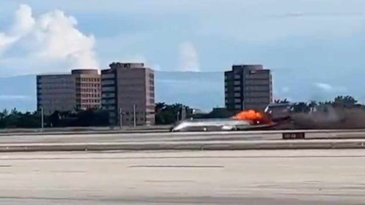 Beeld uit video: Vliegtuig vliegt in brand na noodlanding bij Miami Airport