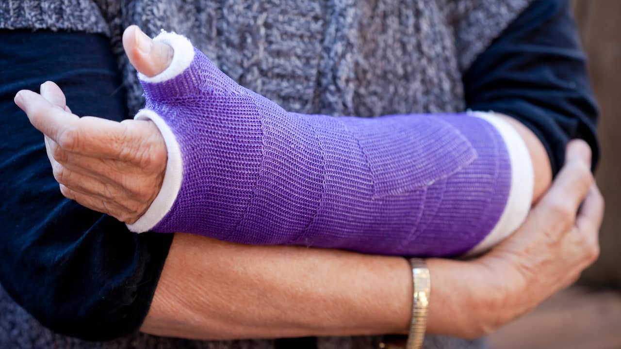 Vous vous êtes cassé le bras spontanément ?  ‘Demandez au médecin à propos de l’ostéoporose’ |  Santé