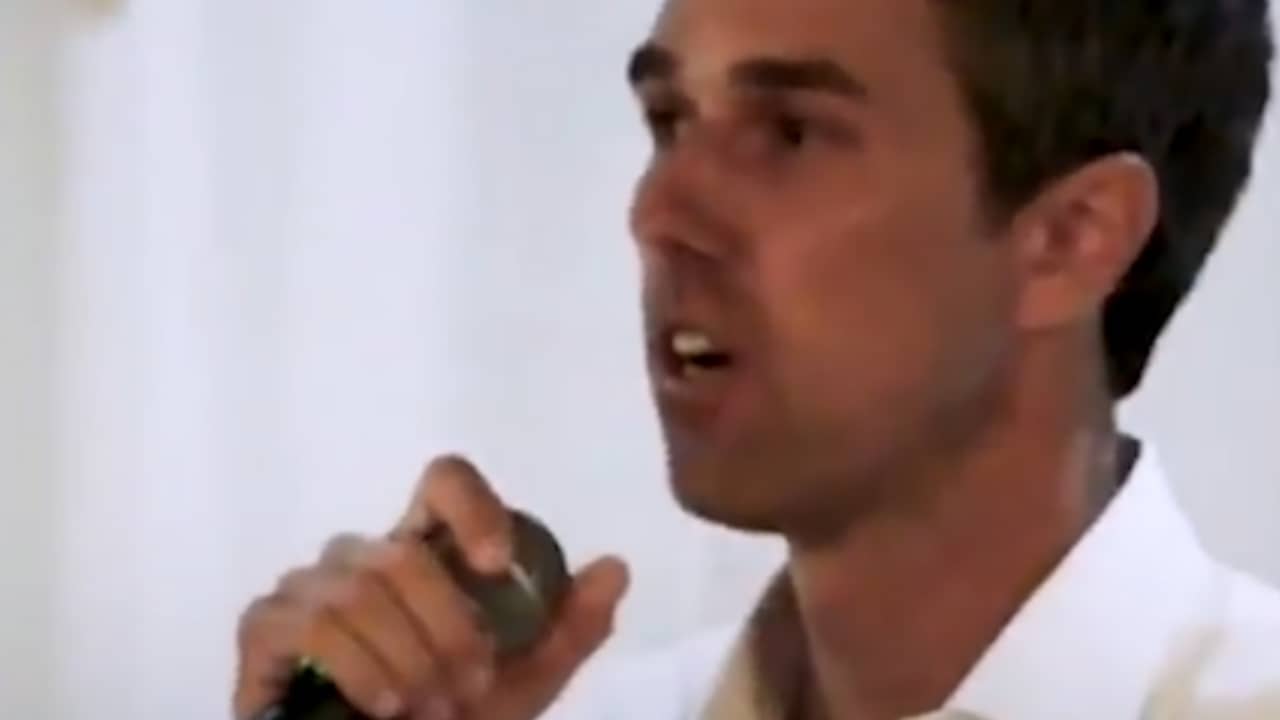 Politicus Beto O'Rourke legt uit waarom knielen niet respectloos is