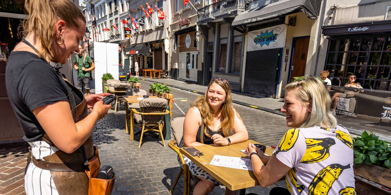 Een biertje op het terras kan weer: restaurants en cafés openen de deuren