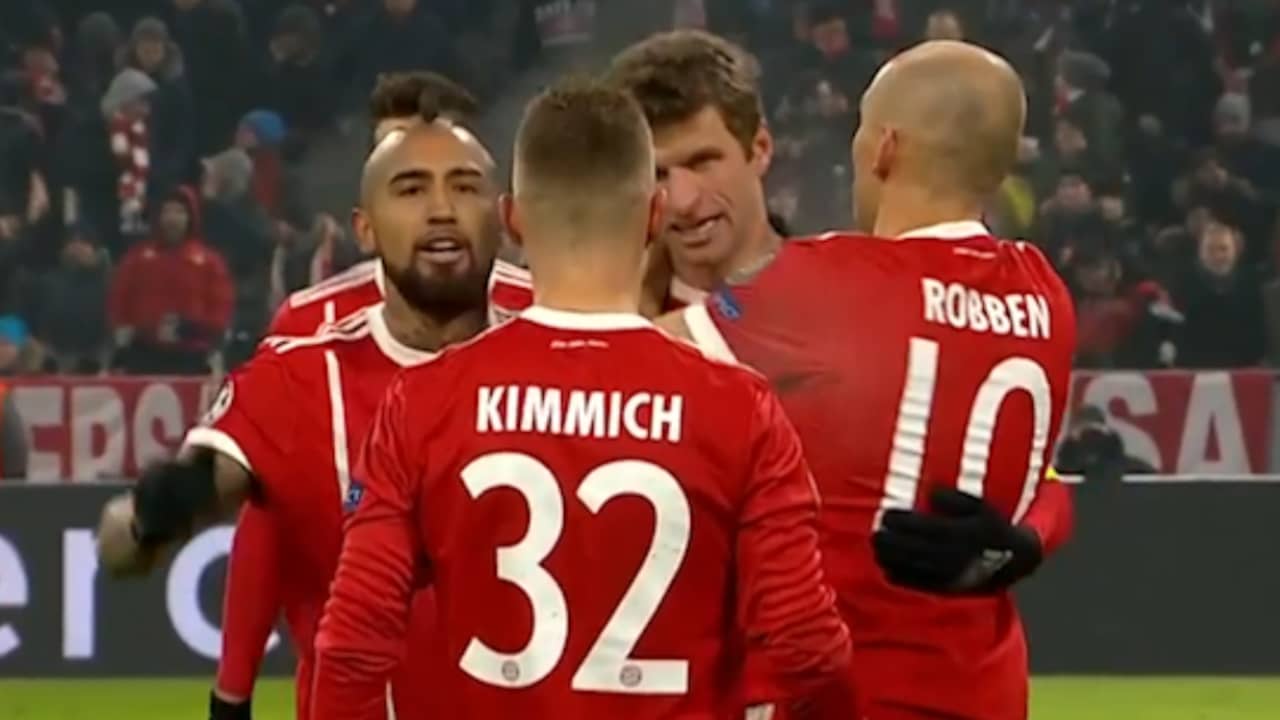 Beeld uit video: Samenvatting Bayern München-Besiktas (5-0)