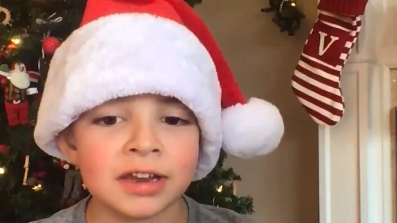 Beeld uit video: Dr. Fauci stelt kinderen in VS gerust: 'Kerstman is gevaccineerd'