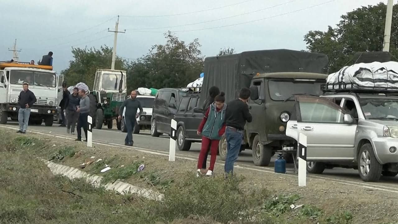 Beeld uit video: Honderden vluchtelingen uit Nagorno-Karabach voor Armeense grens