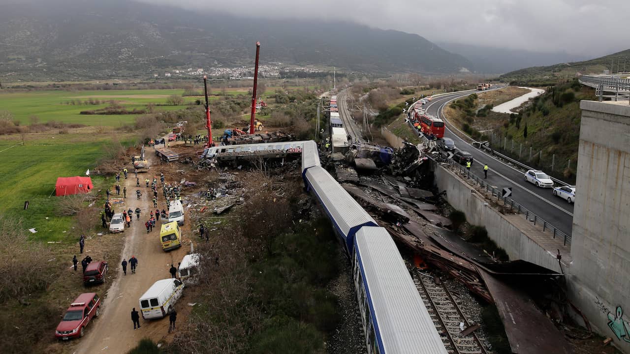 Il primo ministro greco afferma che la collisione di un treno è il risultato di un “tragico errore umano” |  All’estero