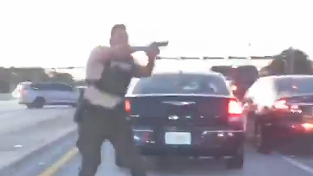 Politie opent vuur na achtervolging gekaapt busje in Florida