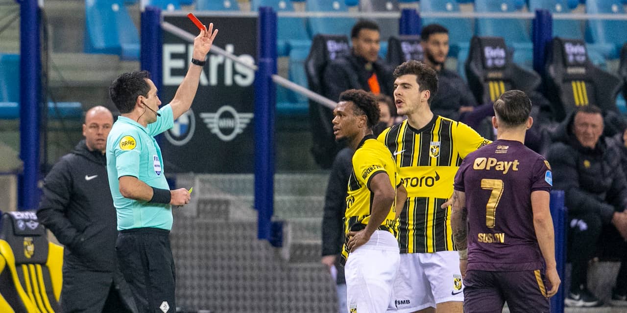 Vitesse niet akkoord met drie duels schorsing voor topscorer Openda