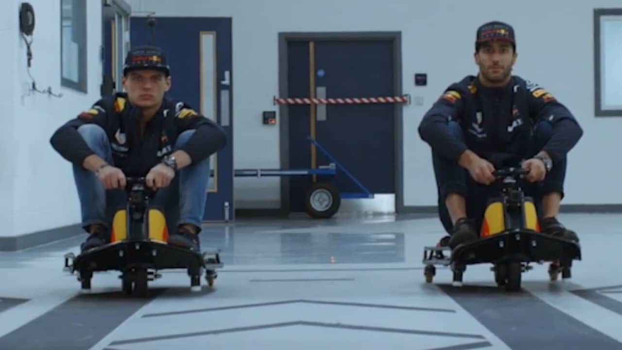 Beeld uit video: Max Verstappen en Daniel Ricciardo racen op skeltertjes