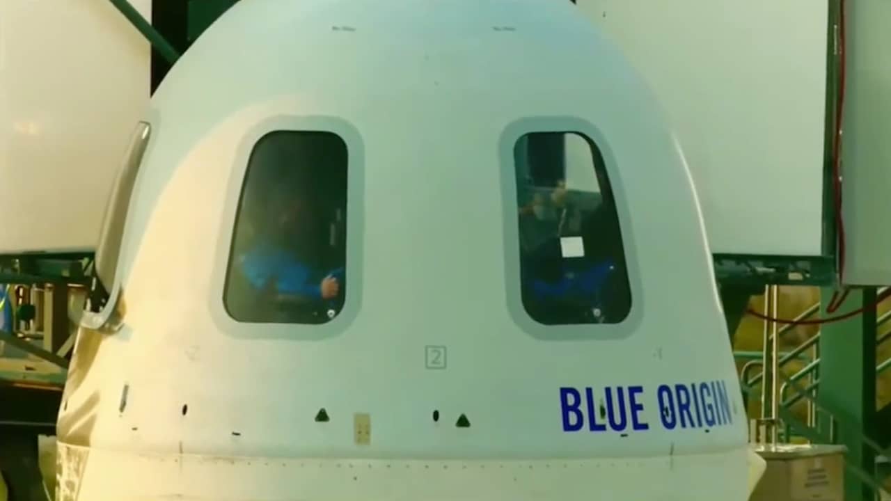 Beeld uit video: Oudste en jongste astronaut ooit vliegen met Jeff Bezos naar ruimte