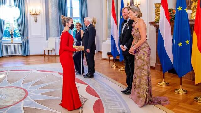 Sylvie Meis ontmoette het koningspaar bij een staatsbanket in Duitsland.