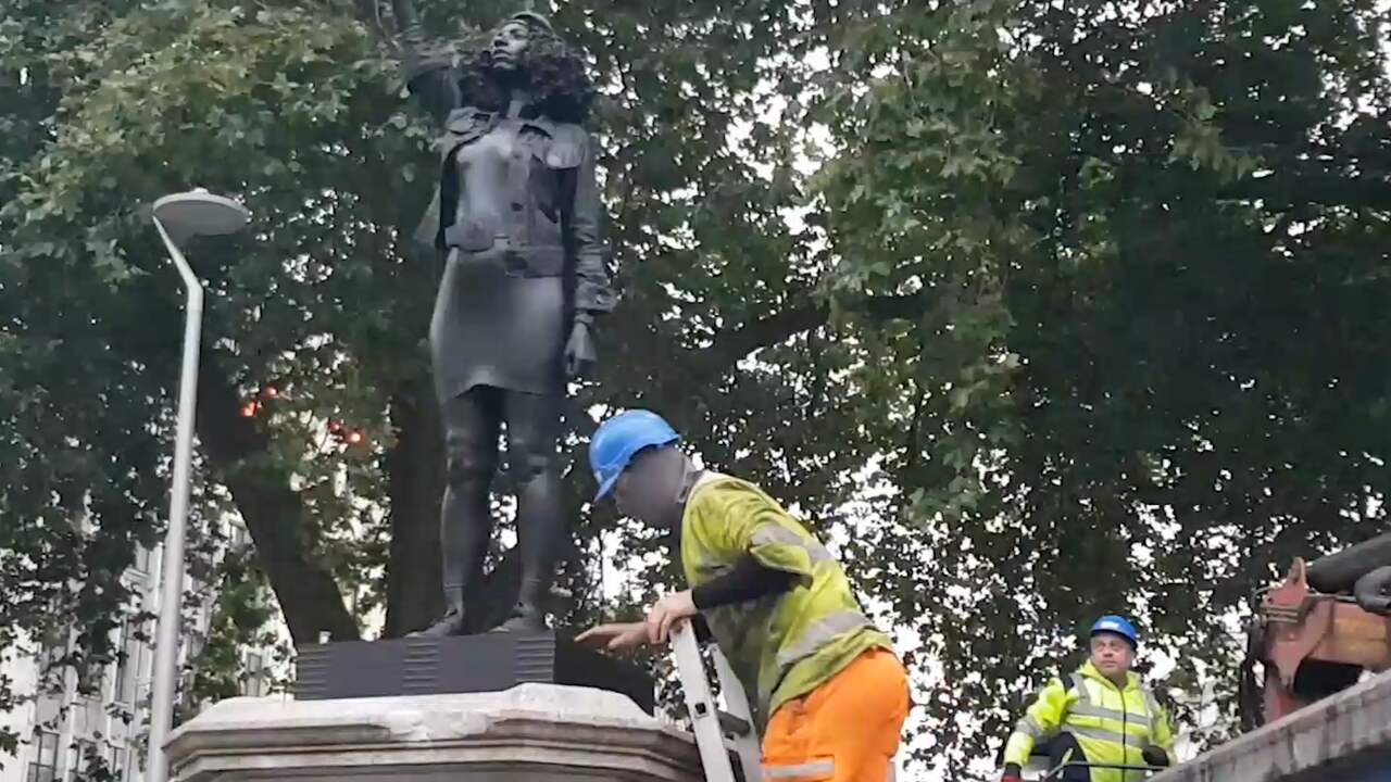 Beeld uit video: Bristol haalt standbeeld van activiste na één dag weg