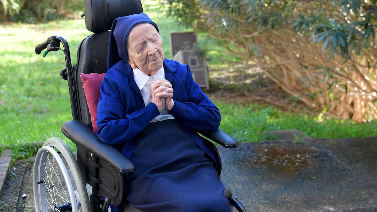 French sister André dies at age 118 as oldest person in the world |  Abroad