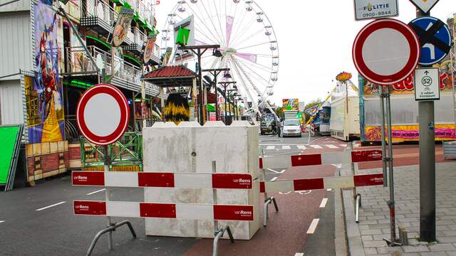 Na 9/11 verschenen er vaker betonblokken voor ingangen van gebouwen en openbare plekken, om te voorkomen dat er voertuigen op in konden rijden.