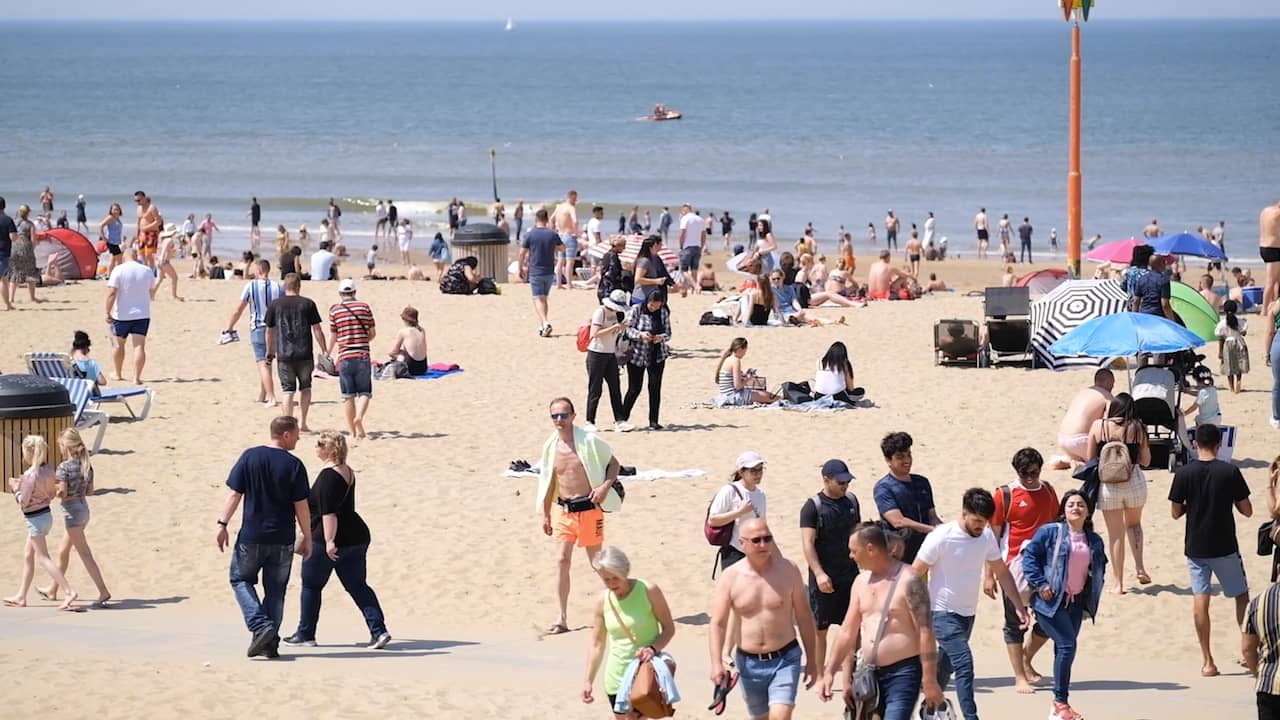 Beeld uit video: Drukte in Scheveningen op eerste zomerse dag van het jaar
