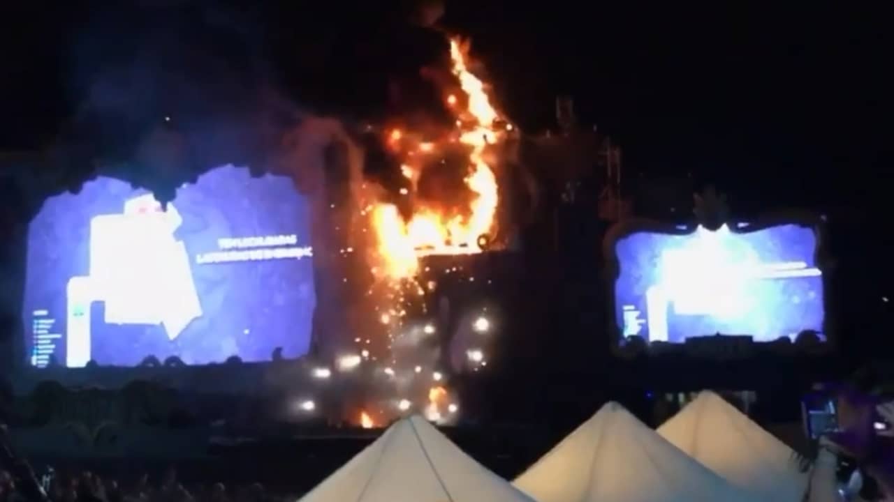 Beeld uit video: Grote brand op festival Tomorrowland in Barcelona