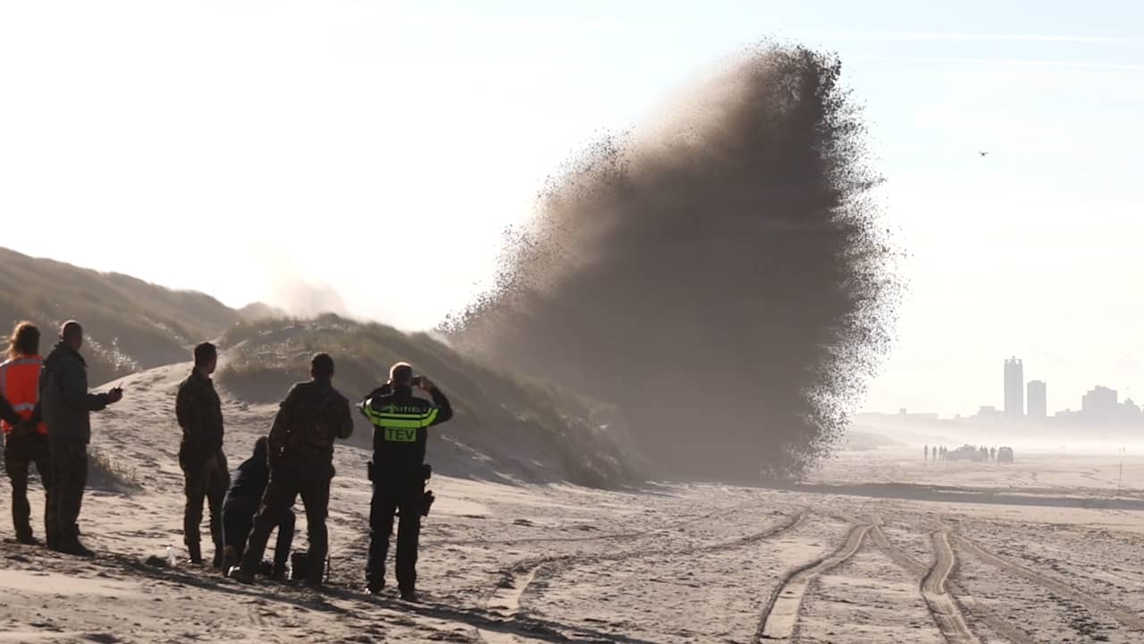 Beeld uit video: WO II-bom tot ontploffing gebracht in Wassenaar