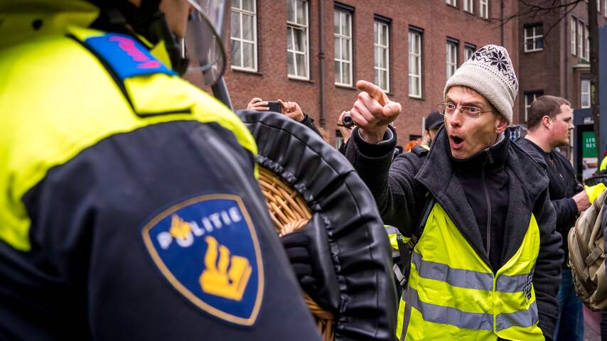 Extreemrechtse NVU aanwezig bij gele hesjes-protest Utrecht