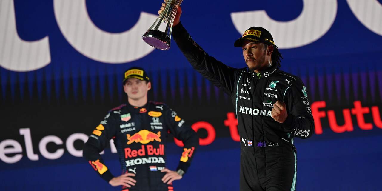 Hamilton legt schuld crash bij Verstappen: 'Hij ging duidelijk over de schreef'