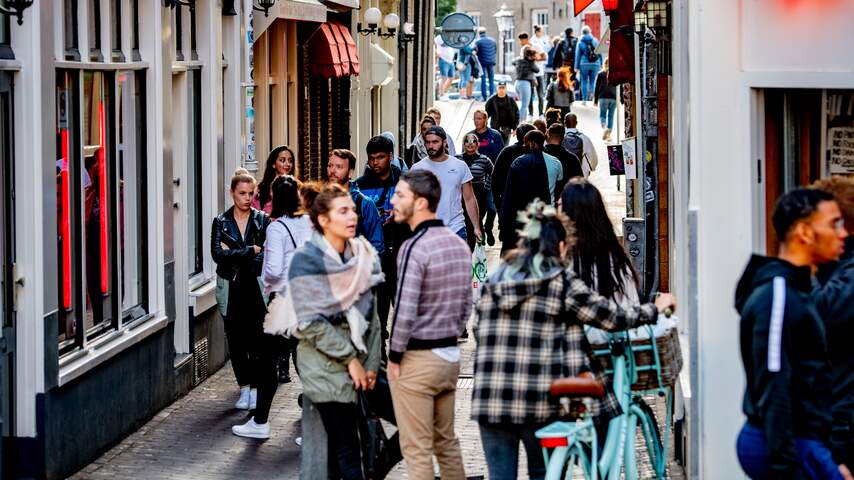 Amsterdam wil met nieuwe campagne af van jonge Britse toeristen: 'Stay away'