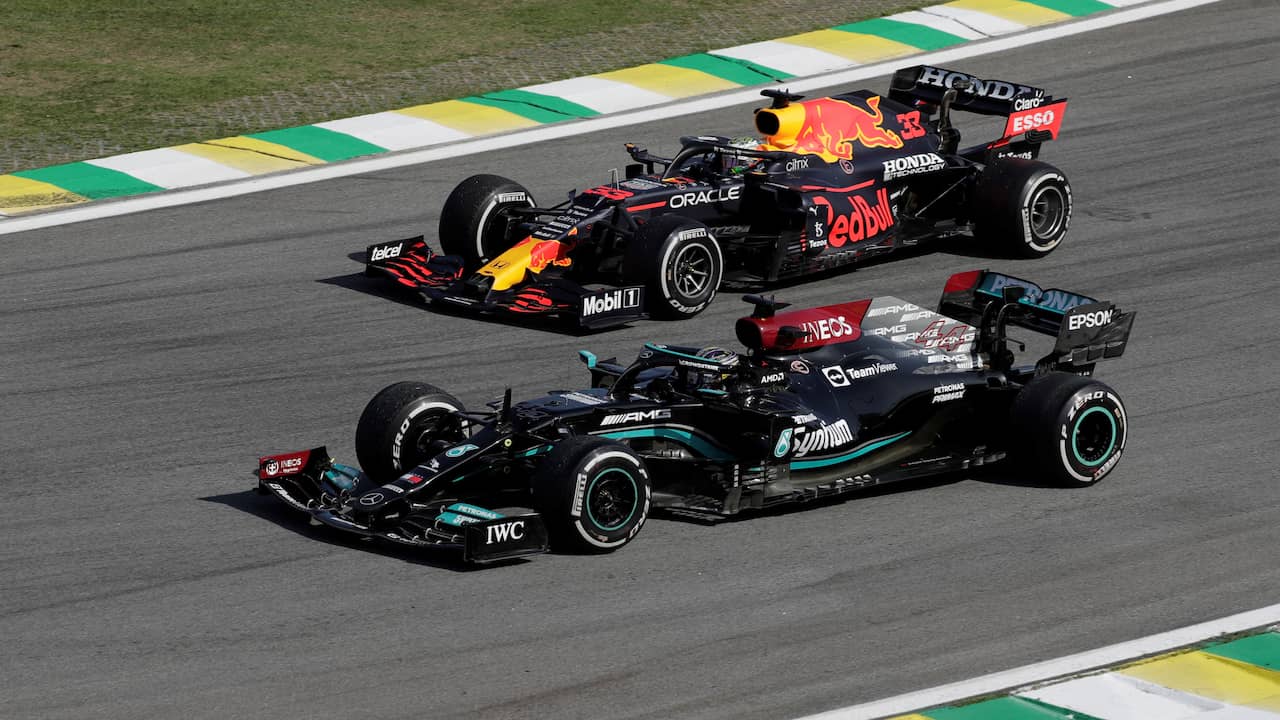 Max Verstappen en Lewis Hamilton gaan nek aan nek in de strijd om de wereldtitel.
