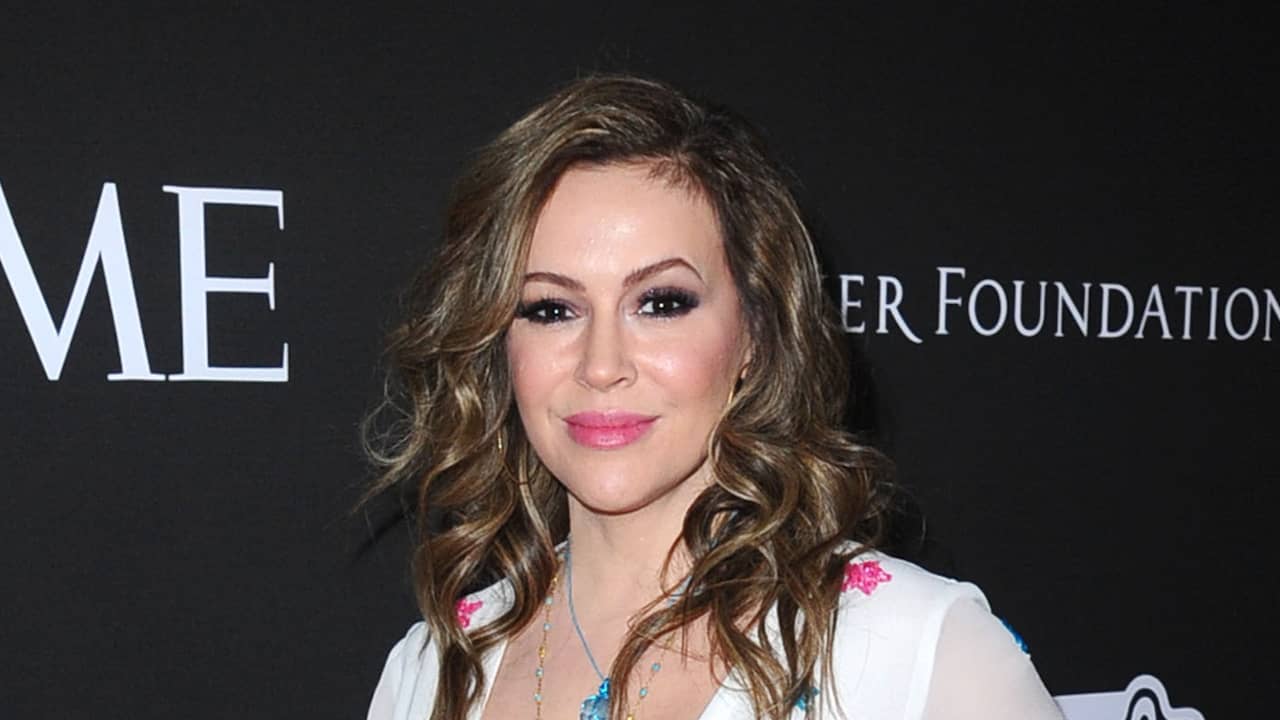 Alyssa Milano betrokken bij auto-ongeluk door hartaanval van oom |  Achterklap | NU.nl