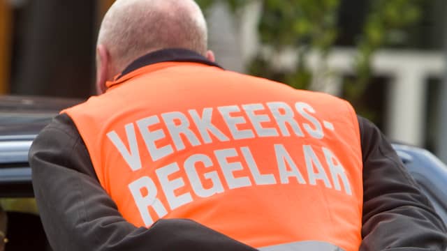 Politie zoekt doorrijders na aanrijding verkeersregelaar N218 Brielle. Politie zoekt doorrijders na aanrijding verkeersregelaar N218 Brielle.