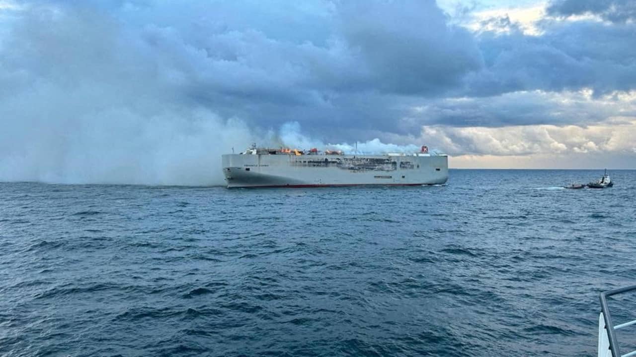 Update: Burning Freight Ship Fremantle Highway to be Towed this Weekend