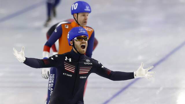 Ontlading bij Joey Mantia na zijn overwinning.