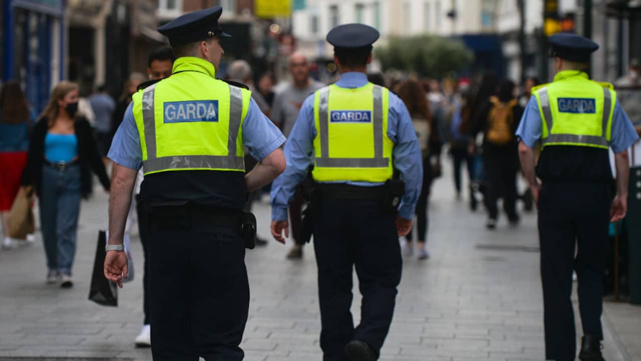 Un uomo accoltella un gruppo di giovani in Irlanda, ferendo tre bambini  al di fuori