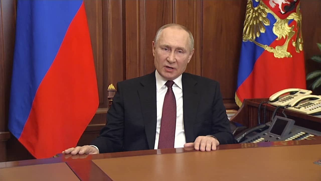 Beeld uit video: Zo kondigde president Poetin de invasie in Oekraïne aan