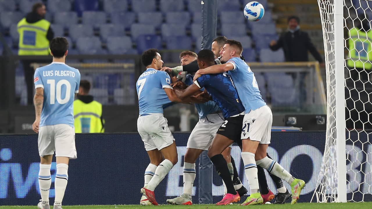 Inter lijdt met De Vrij en invaller Dumfries eerste nederlaag bij Lazio |  NU - Het laatste nieuws het eerst op NU.nl