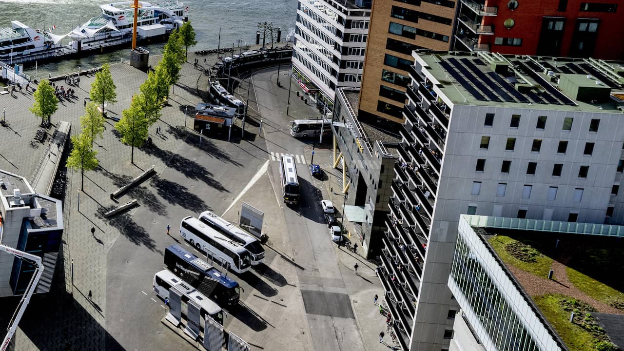 Investigation into Vibrations Felt by Rotterdam Residents Near Erasmus Bridge