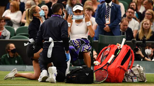 Emma Raducanu had last van duizeligheid in haar partij tegen Ajla Tomljanovic.