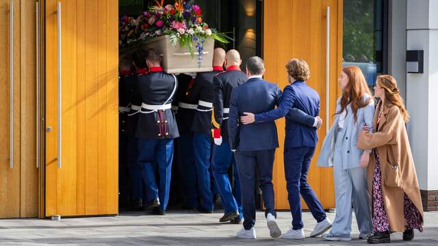 Haar man Edwin Spee en haar kinderen namen zaterdag in besloten kring afscheid van Mentel.