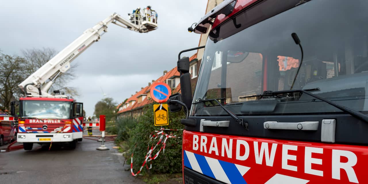 Bestelbus verwoest door brand bij Merwedebrug 