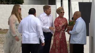 Koningspaar en prinses Amalia bezoeken slavenhuisjes op Bonaire