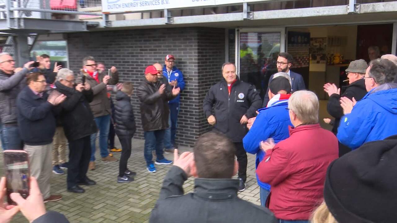 Advocaat met applaus ontvangen bij eerste training Sparta
