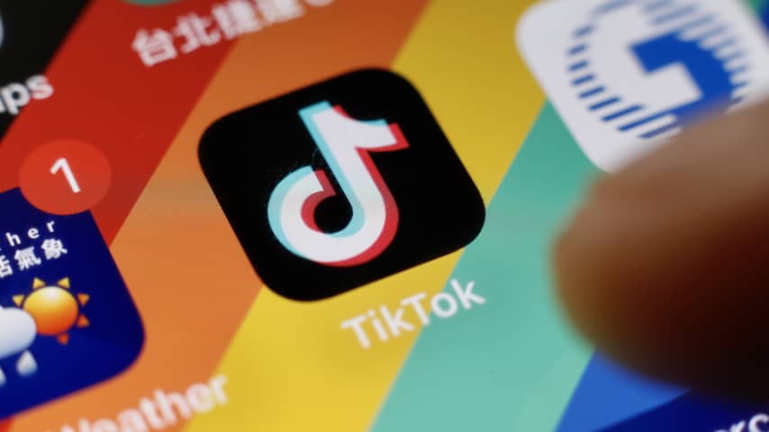 TikTok labelt accounts van publieke omroepen vanwege overheidsfinanciering