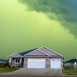 Video | Lucht kleurt groen tijdens zware storm in VS