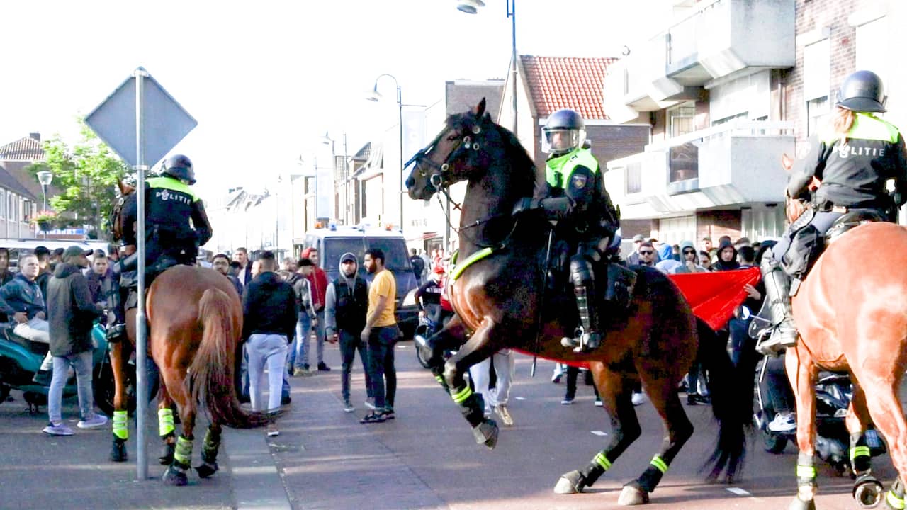 Beeld uit video: Politie Eindhoven stopt demonstratie Pegida na onrust