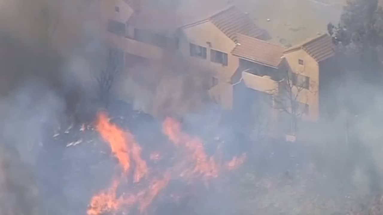 Beeld uit video: Natuurbrand bedreigt huizen in Californië